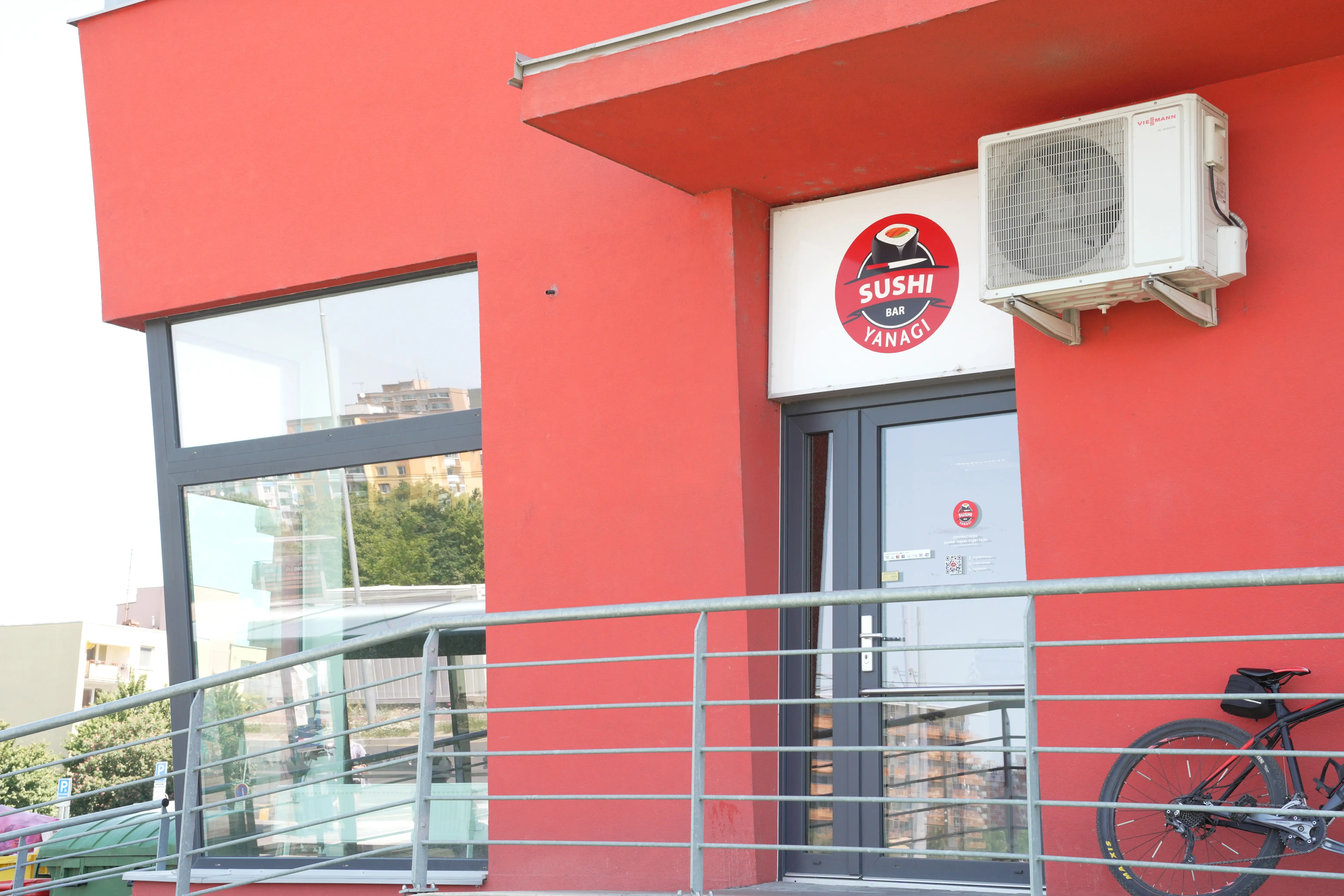 sushi-bar-yanagi-kam-zajit-olomouc (4).webp
